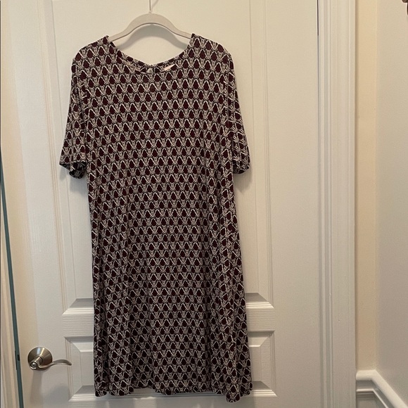 LOFT Dresses & Skirts - LOFT Maroon‎ and Cream Patterned Midi Dress